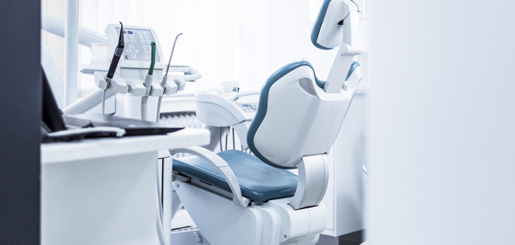 Praxis Dr. Grotensohn, Zahnarzt Lüdenscheid, Märkischer Kreis, Zahnbehandlung, Werdohl, Herscheid, Zahnarztpraxis finden, Praxis, Doktor, Dentist, Dentologie, Karies behandeln, Mundgeruch heilen, Zahnstein entfernen, Zahnschmerzen, Loch im Zahn, Implantologie, Zahnaufhellung, Zähne aufhellen lassen, Parodontose, Wurzelbehandlung, Jobangebote, Stellenangebote, Freie Stelle, Zahnarzt, Zahnärztin, Festeinstellung Zahnarzt Lüdenscheid